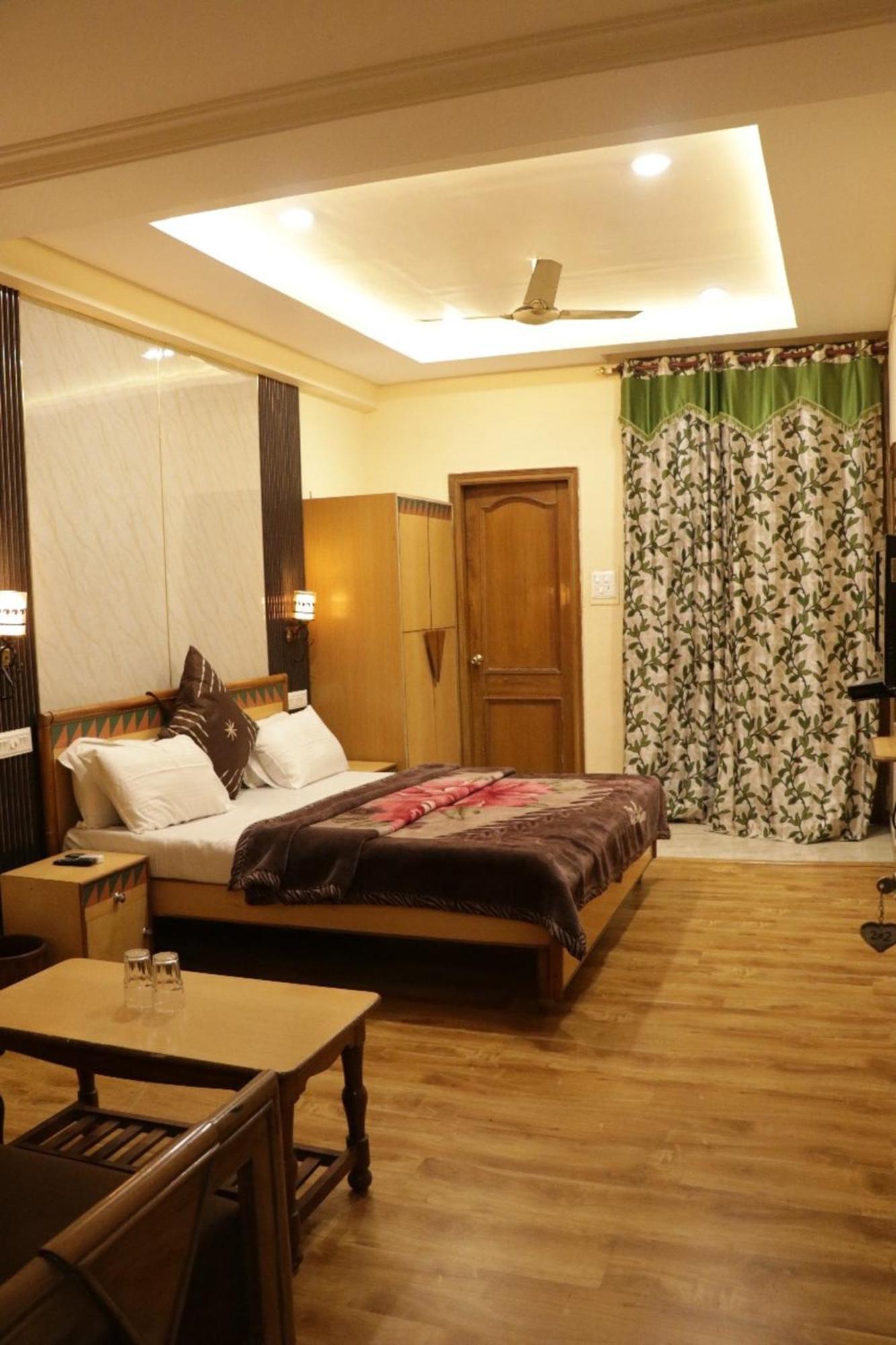 Hotel Royal Palace Jalandhar Ngoại thất bức ảnh